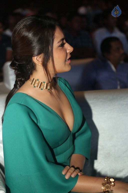 Raashi Khanna New Stills - 11 / 57 photos