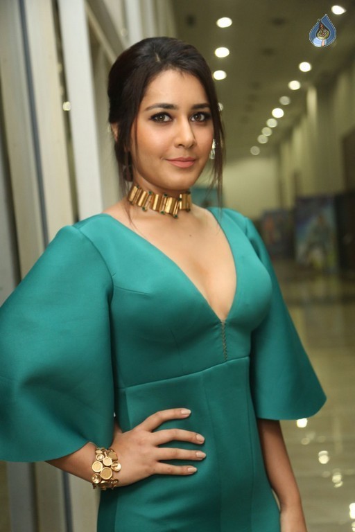 Raashi Khanna New Stills - 49 / 57 photos