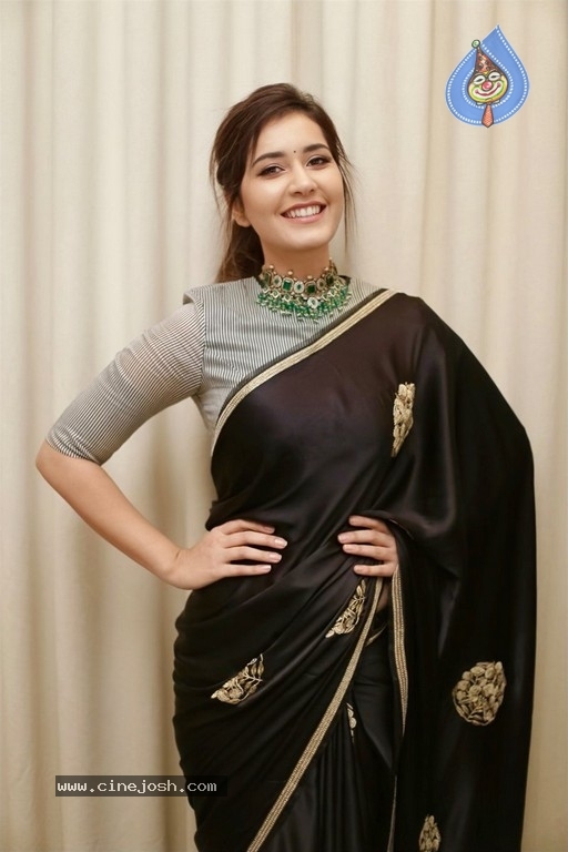 Raashi Khanna Photos - 4 / 8 photos