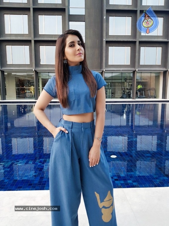 Raashi Khanna Photos - 6 / 8 photos