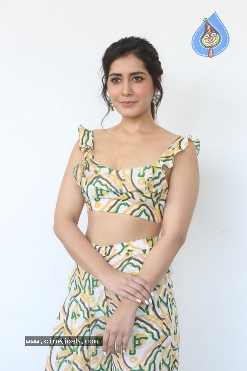 Raashi Khanna Photos - 1 / 42 photos