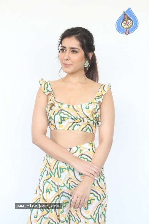 Raashi Khanna Photos - 3 / 42 photos