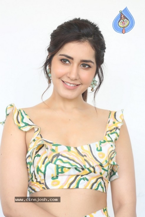 Raashi Khanna Photos - 11 / 42 photos