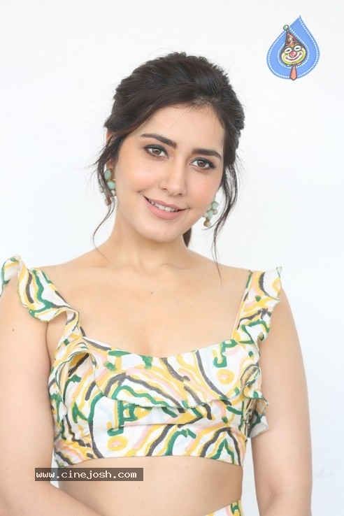 Raashi Khanna Photos - 17 / 42 photos