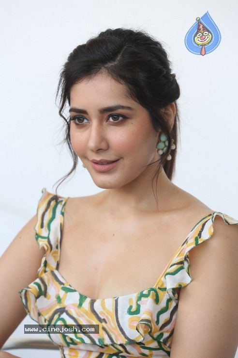 Raashi Khanna Photos - 22 / 42 photos