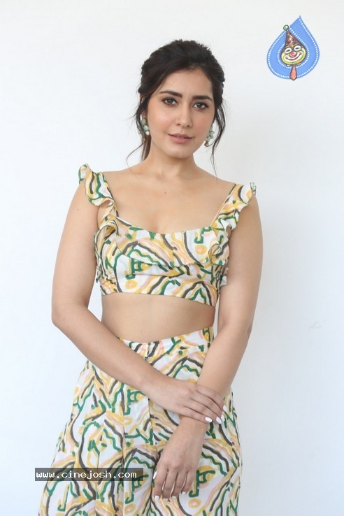 Raashi Khanna Photos - 29 / 42 photos