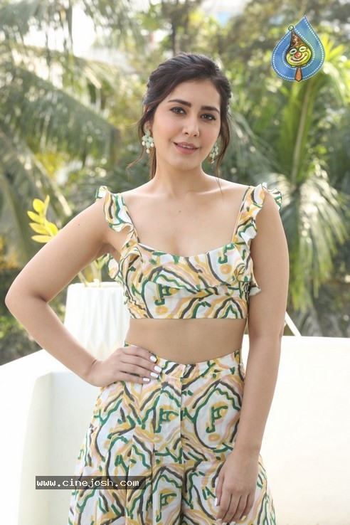 Raashi Khanna Photos - 31 / 42 photos