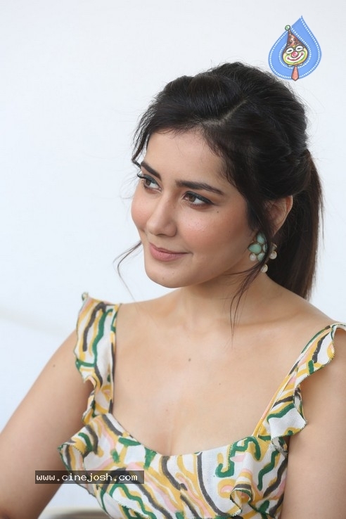 Raashi Khanna Photos - 34 / 42 photos