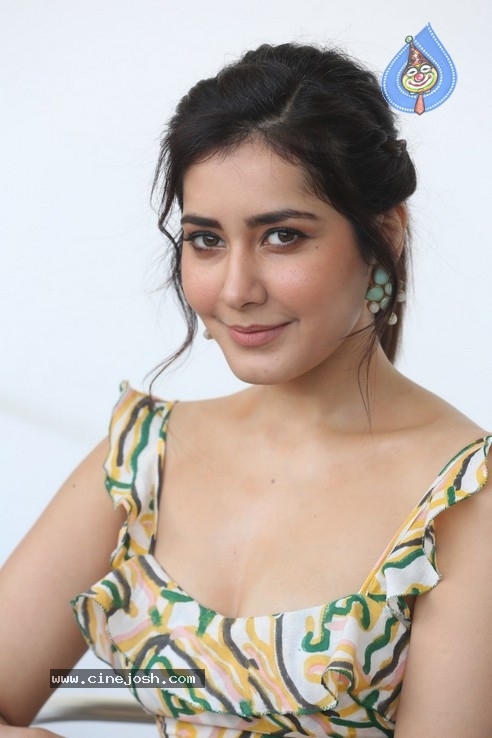 Raashi Khanna Photos - 40 / 42 photos