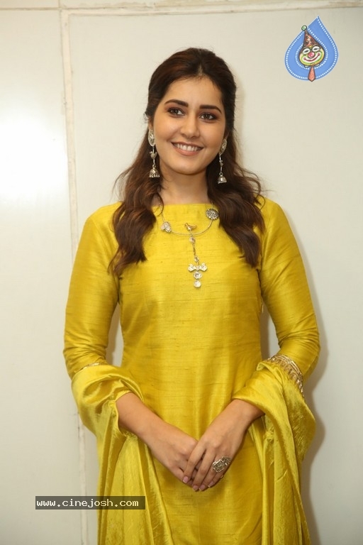 Raashi Khanna Photos - 4 / 21 photos