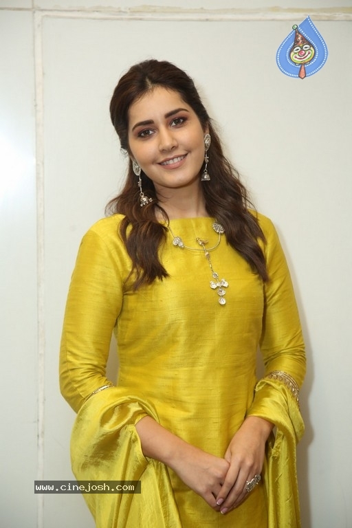 Raashi Khanna Photos - 13 / 21 photos