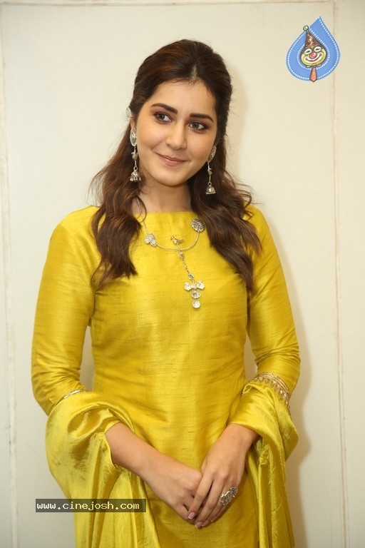 Raashi Khanna Photos - 17 / 21 photos