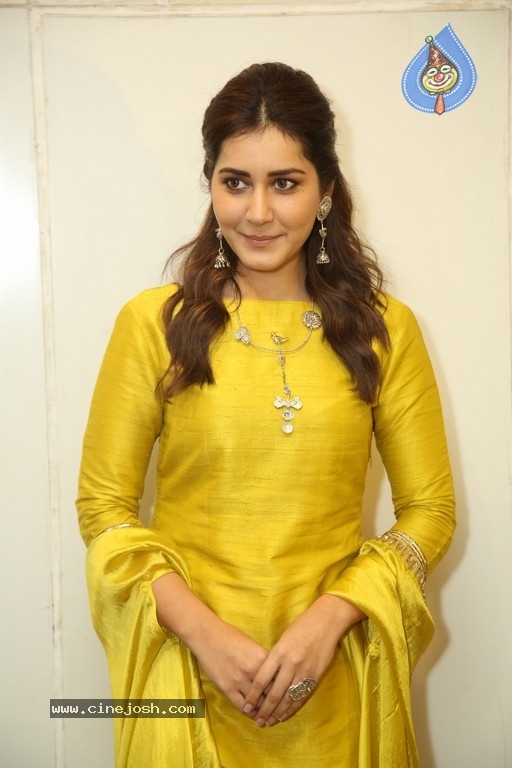 Raashi Khanna Photos - 18 / 21 photos