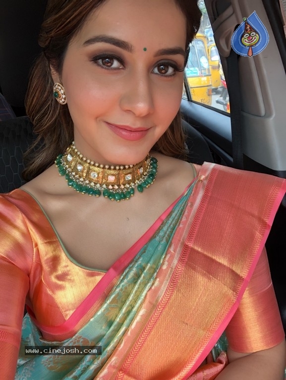 Raashi Khanna Pics - 9 / 9 photos