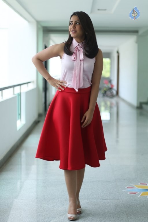 Raashi Khanna Pictures - 25 / 26 photos
