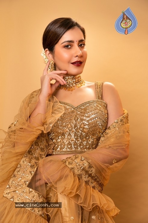 Raashi Khanna Stills - 2 / 6 photos