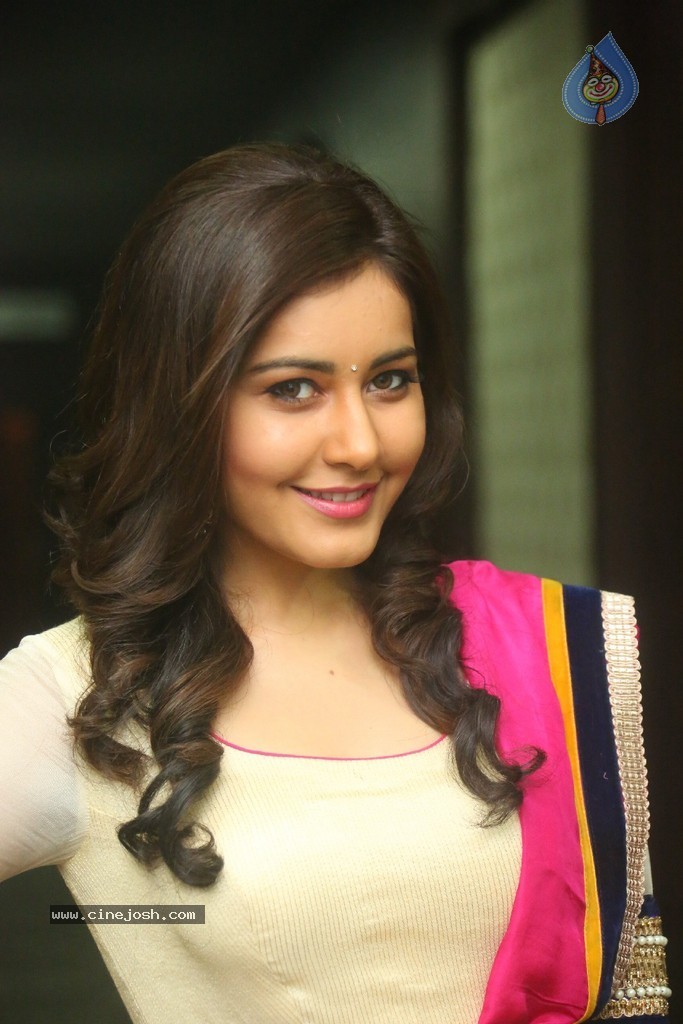 Raashi Khanna Stills - 19 / 59 photos