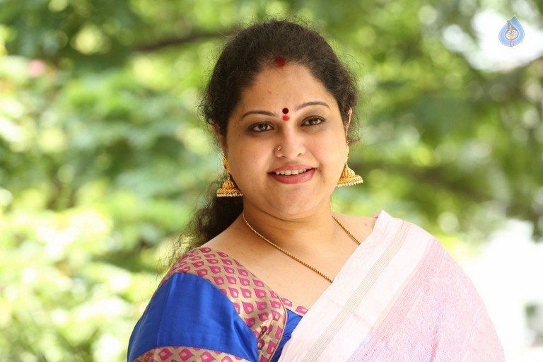 Raasi Latest Gallery - 19 / 34 photos