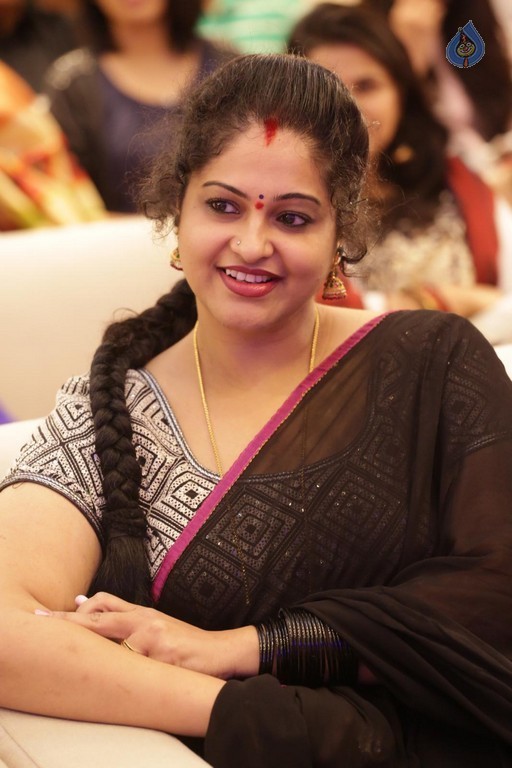 Raasi New Images - 20 / 21 photos