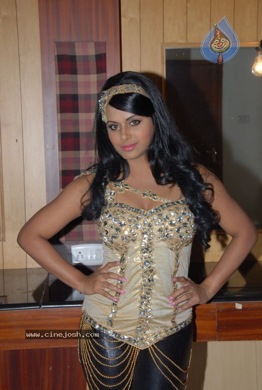 Rachana Maurya New Stills - 20 / 66 photos