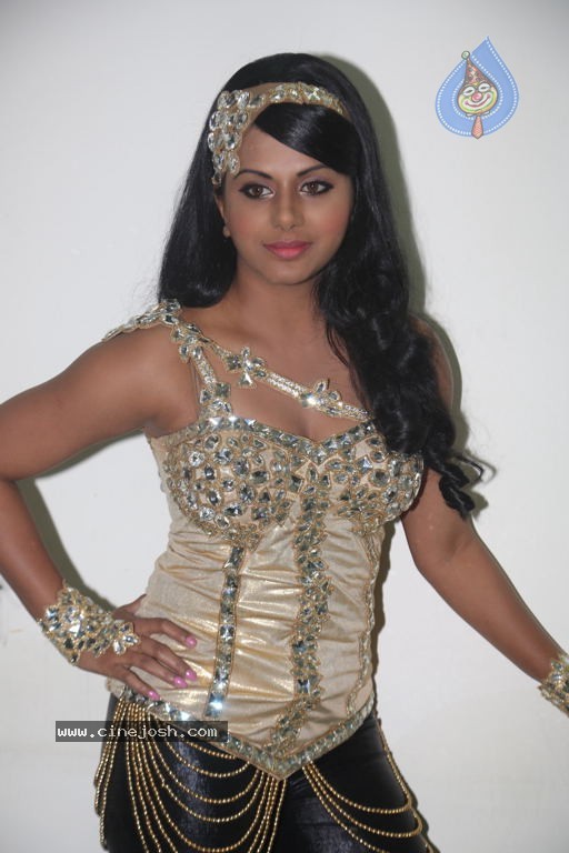Rachana Maurya New Stills - 32 / 66 photos