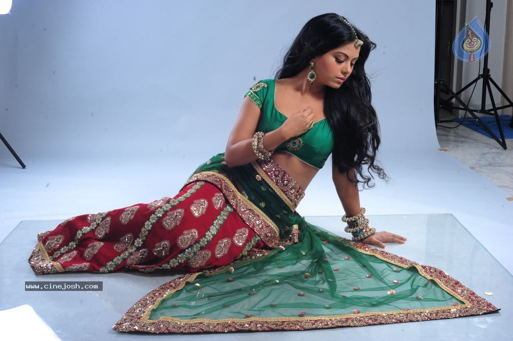 Rachana Mourya Hot Photos - 13 / 39 photos
