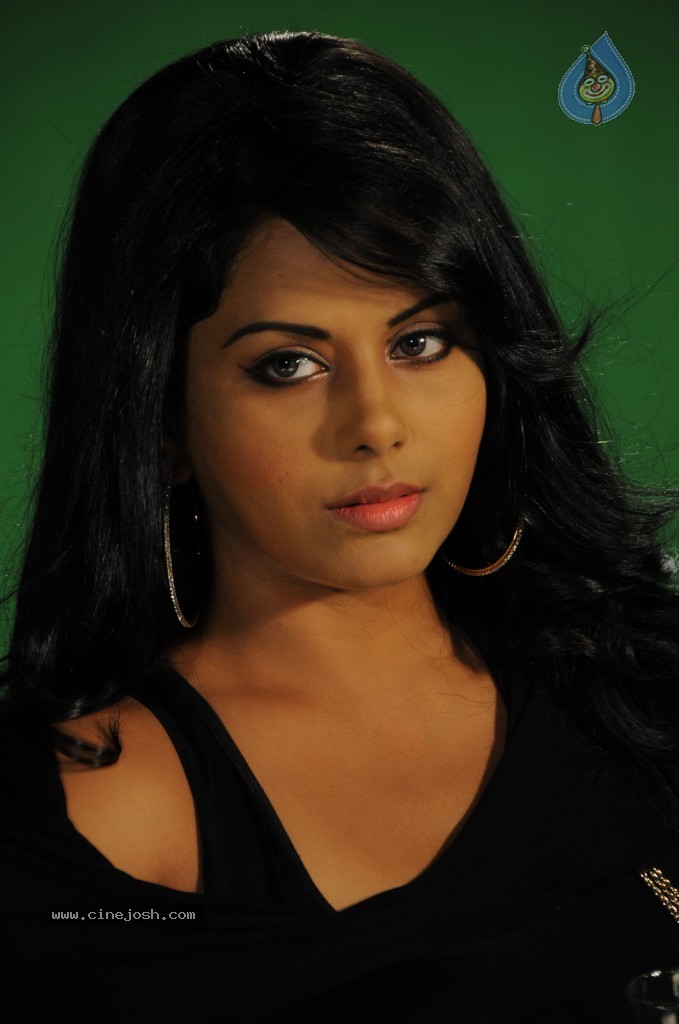Rachana Mourya New Hot Photos - 8 / 113 photos