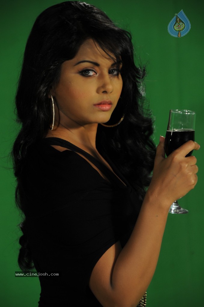 Rachana Mourya New Hot Photos - 36 / 113 photos