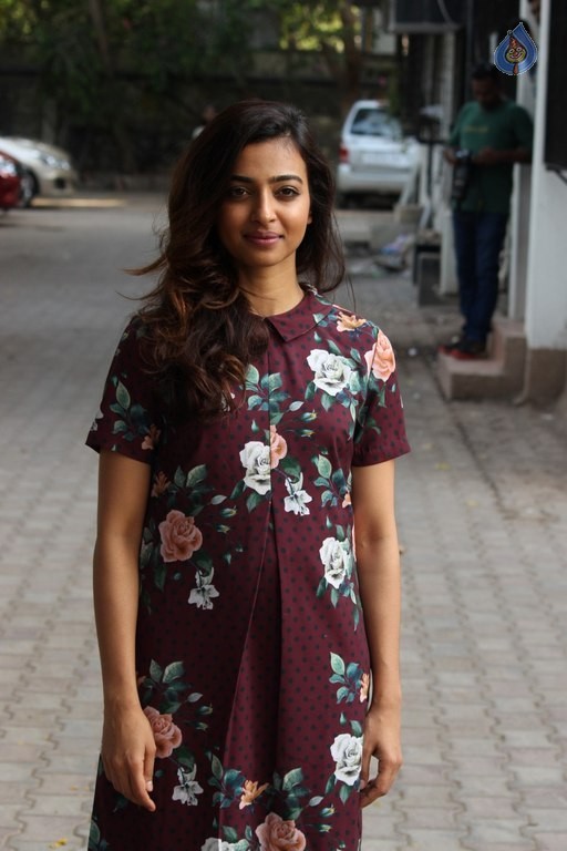 Radhika Apte New Photos - 15 / 24 photos