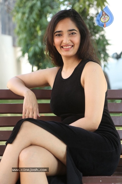 Radhika Mehrotra Stills - 10 / 21 photos