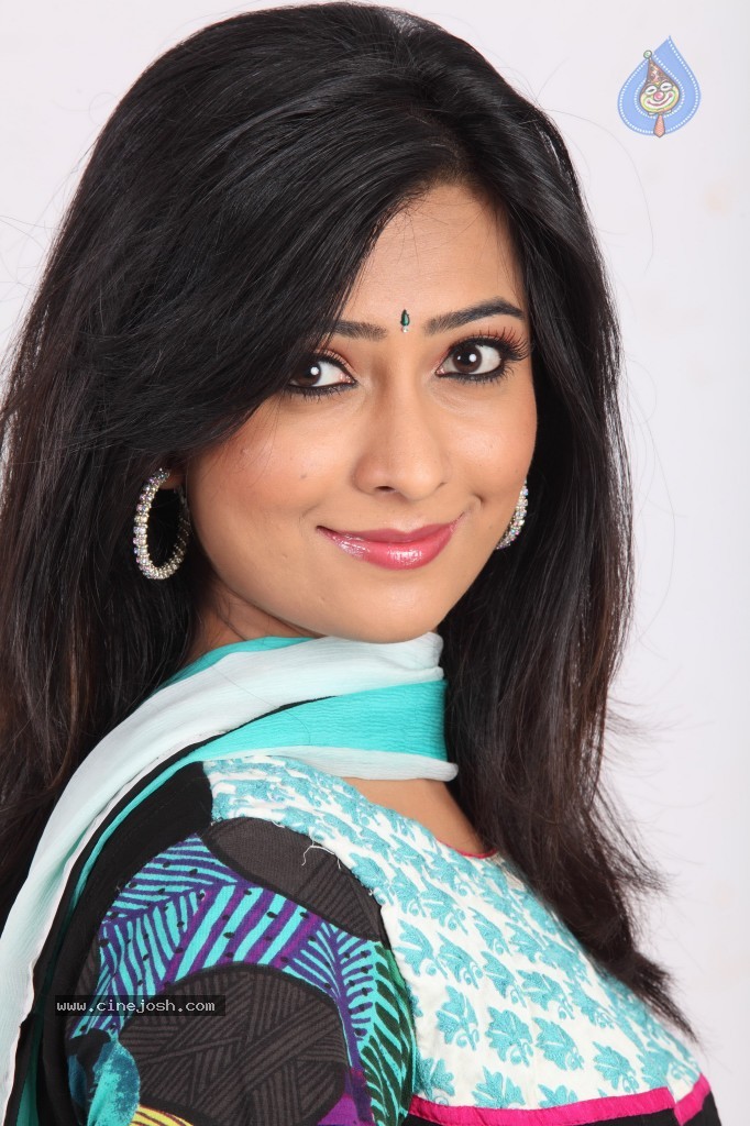 Radhika Pandit Hot Stills - 42 / 109 photos