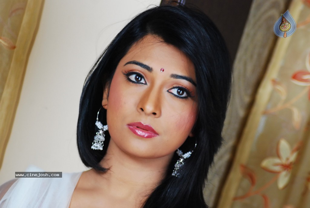 Radhika Pandit Hot Stills - 44 / 109 photos