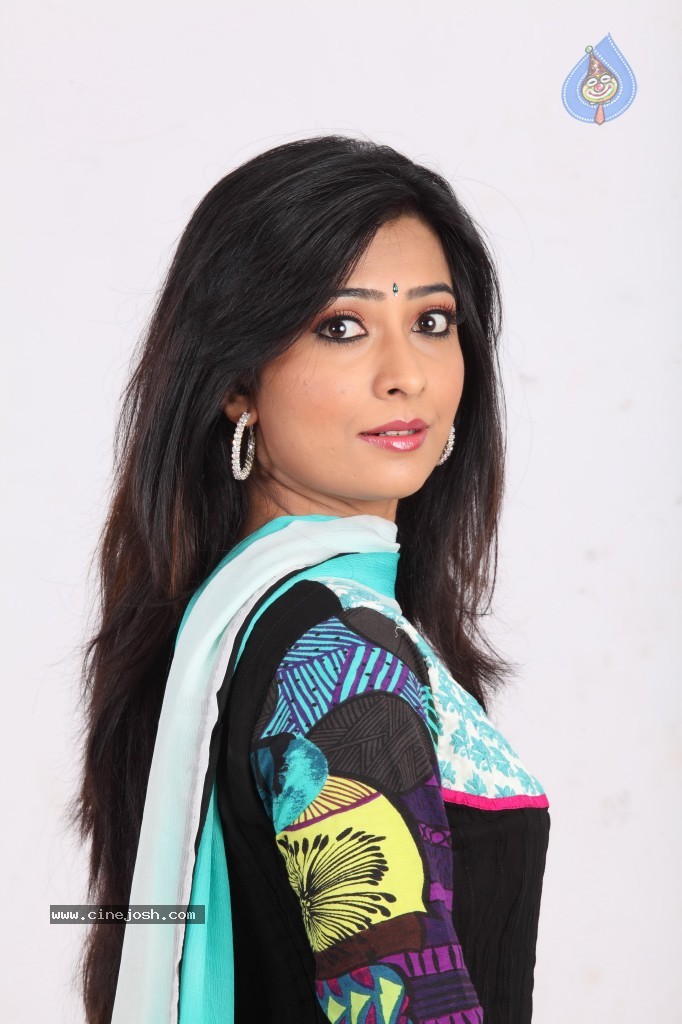Radhika Pandit Hot Stills - 60 / 109 photos