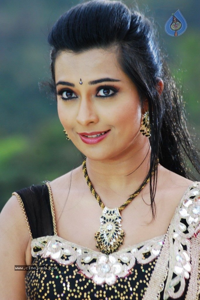 Radhika Pandit Hot Stills - 63 / 109 photos