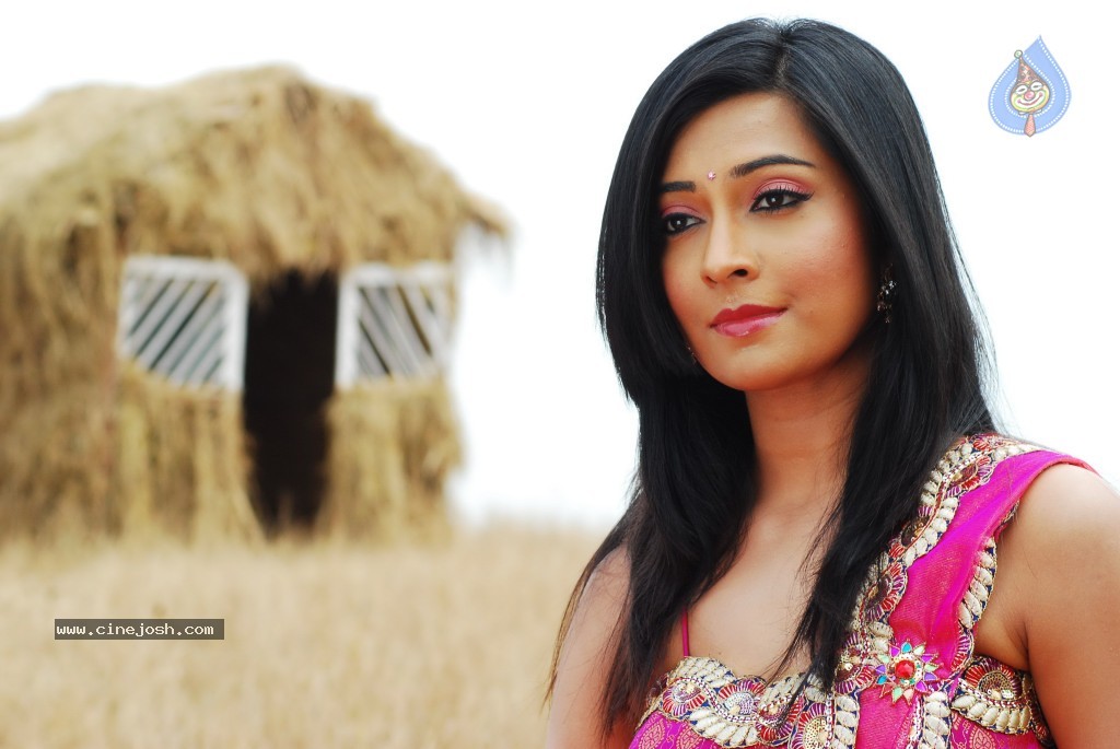 Radhika Pandit Hot Stills - 101 / 109 photos