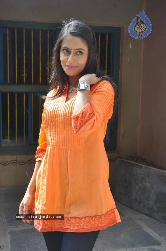 Radhika Stills - 14 / 41 photos