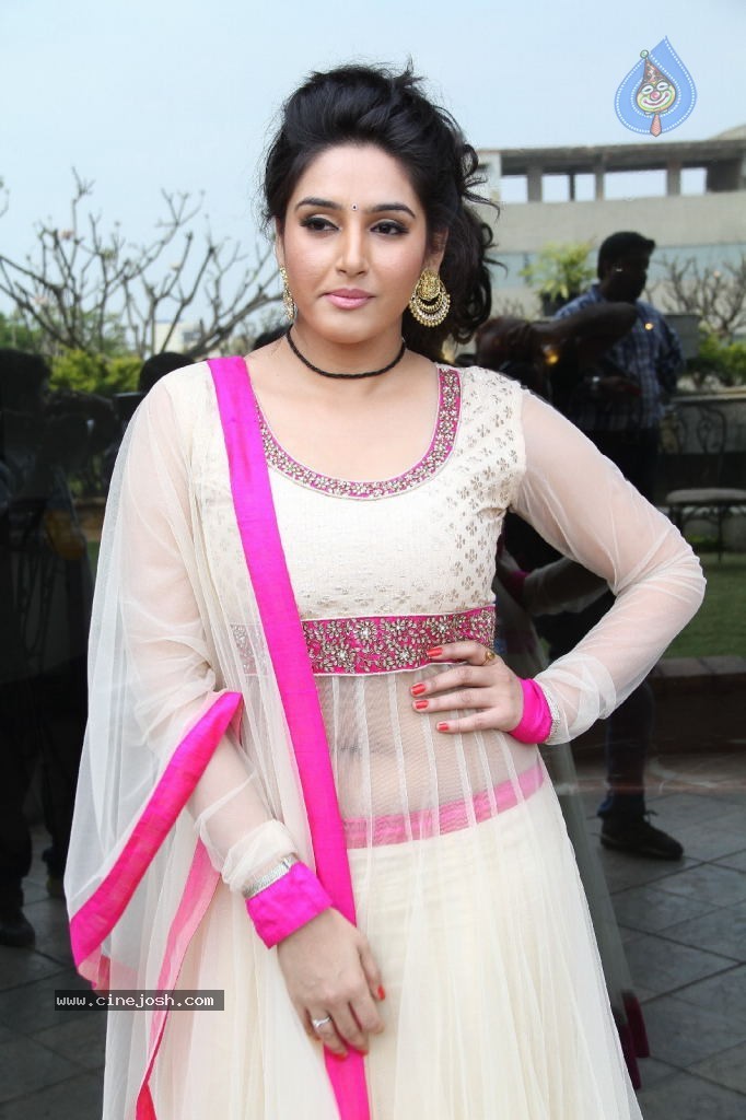 Ragini Dwivedi Hot Stills - 58 / 141 photos