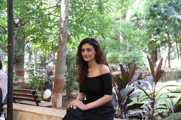 Ragini Khanna New Photos - 7 / 17 photos