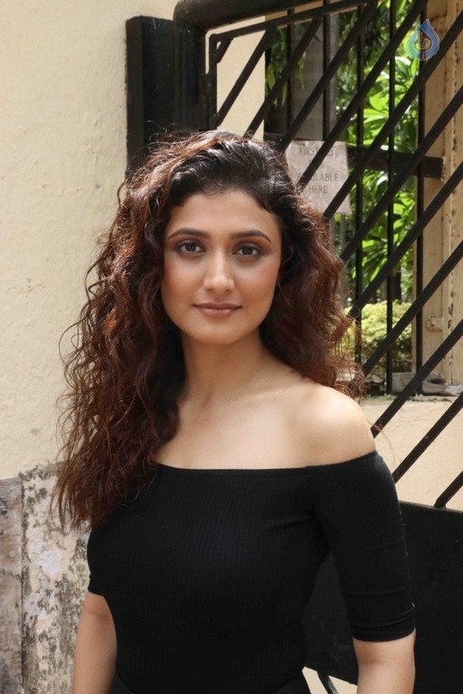 Ragini Khanna New Photos - 8 / 17 photos