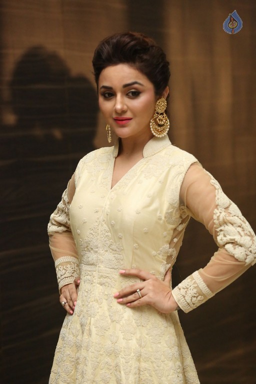 Ragini Nandwani Photos - 35 / 35 photos