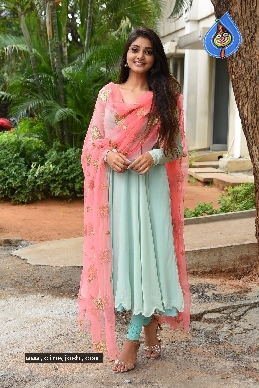 Rahasya Gorak Photos - 21 / 21 photos
