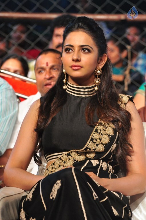 Rakul at Sarrainodu Blockbuster Function - 28 / 36 photos