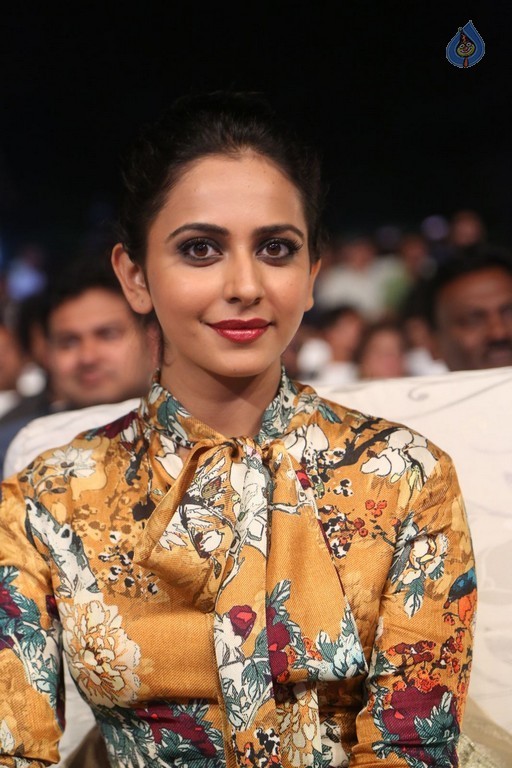 Rakul Preet at Dhruva Pre Release Function  - 13 / 38 photos