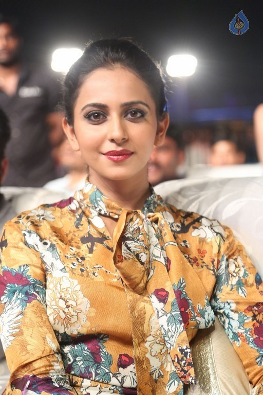 Rakul Preet at Dhruva Pre Release Function  - 14 / 38 photos