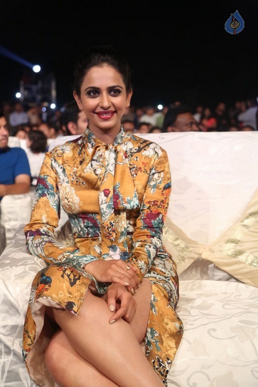 Rakul Preet at Dhruva Pre Release Function  - 19 / 38 photos
