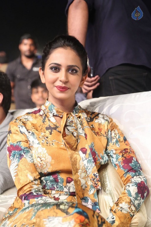 Rakul Preet at Dhruva Pre Release Function  - 24 / 38 photos
