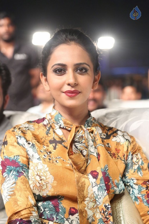 Rakul Preet at Dhruva Pre Release Function  - 26 / 38 photos