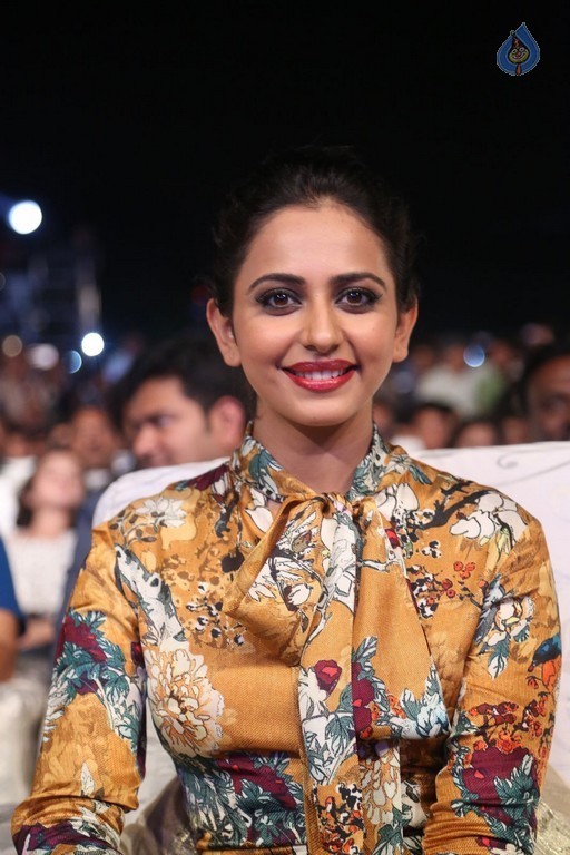 Rakul Preet at Dhruva Pre Release Function  - 31 / 38 photos