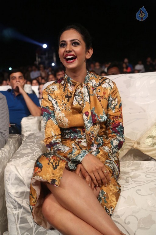 Rakul Preet at Dhruva Pre Release Function  - 34 / 38 photos