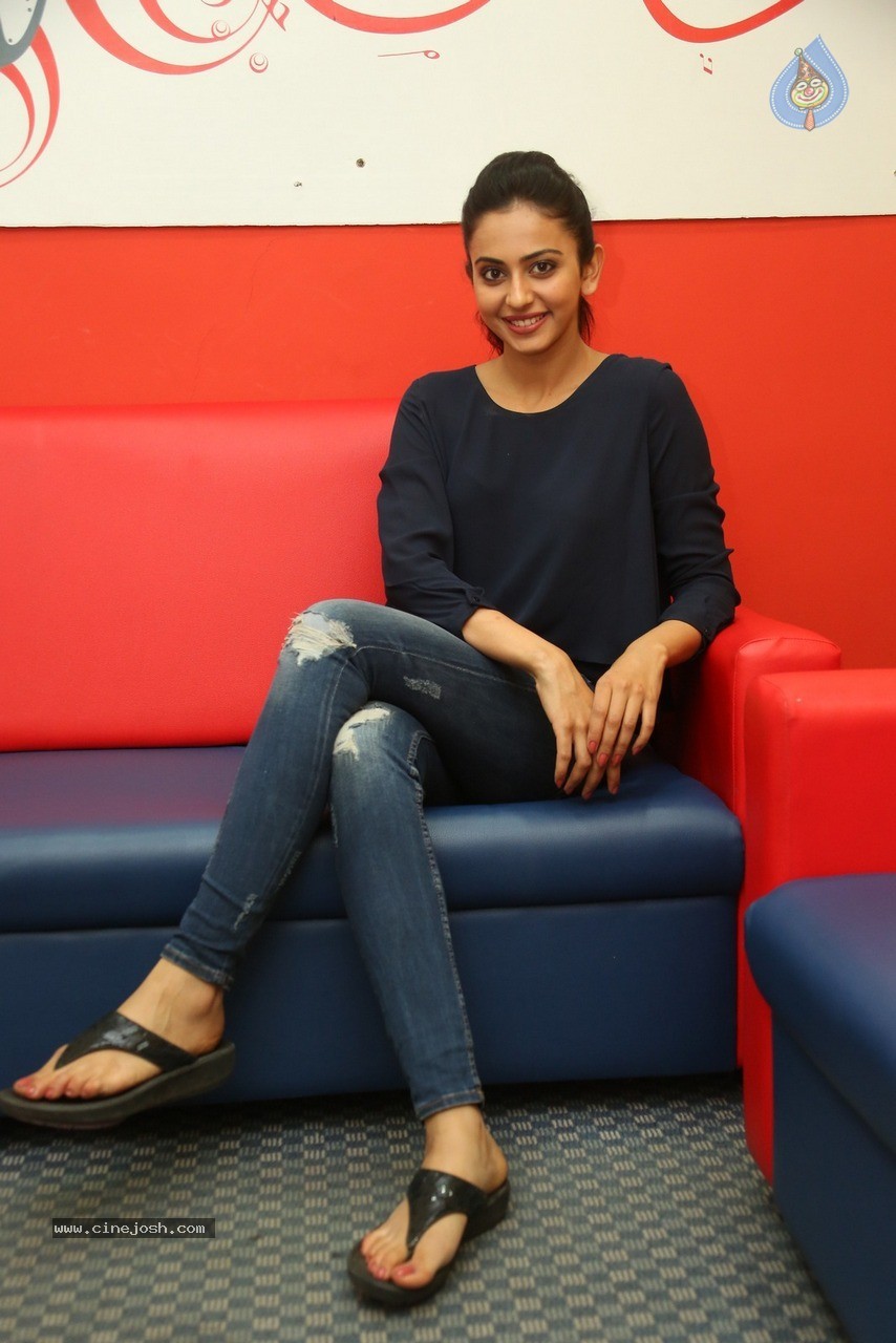 Rakul Preet Singh at Big FM - 2 / 77 photos